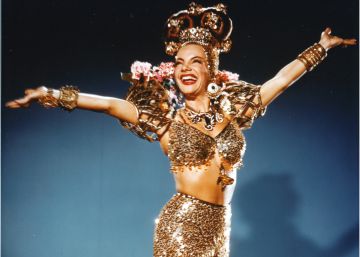 La cantante de samba Carmen Miranda.