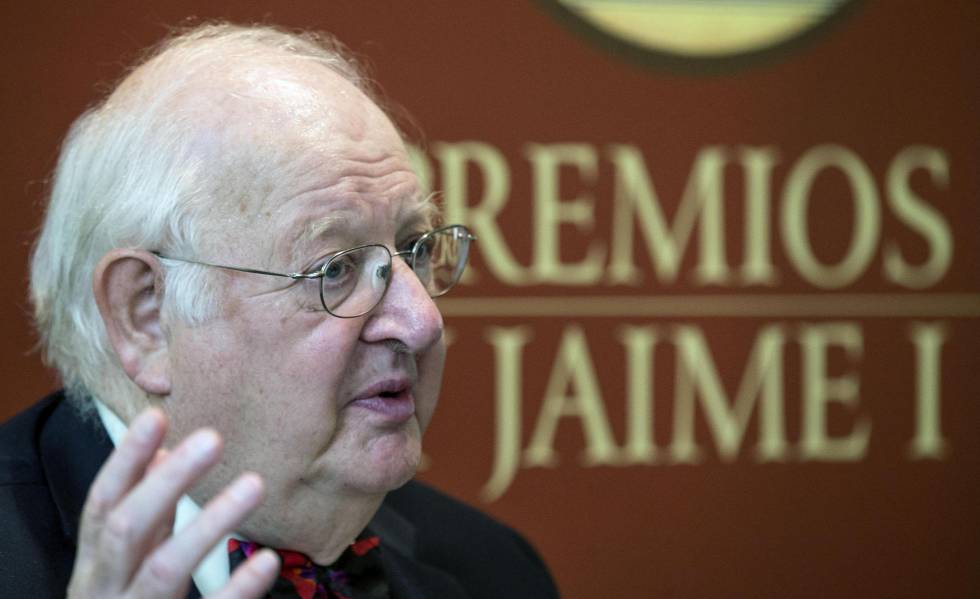 Angus Deaton, conocido por sus críticas a las políticas de austeridad, durante su primera rueda de prensa en España tras recibir el Nobel de Economía 2015. Angus Deaton, conocido por sus críticas a las políticas de austeridad, durante su primera rueda de prensa en España tras recibir el Nobel de Economía 2015.