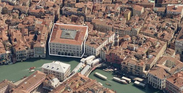 Palazzo veneciano del s.XVI, ahora convertido en un gran almacen.