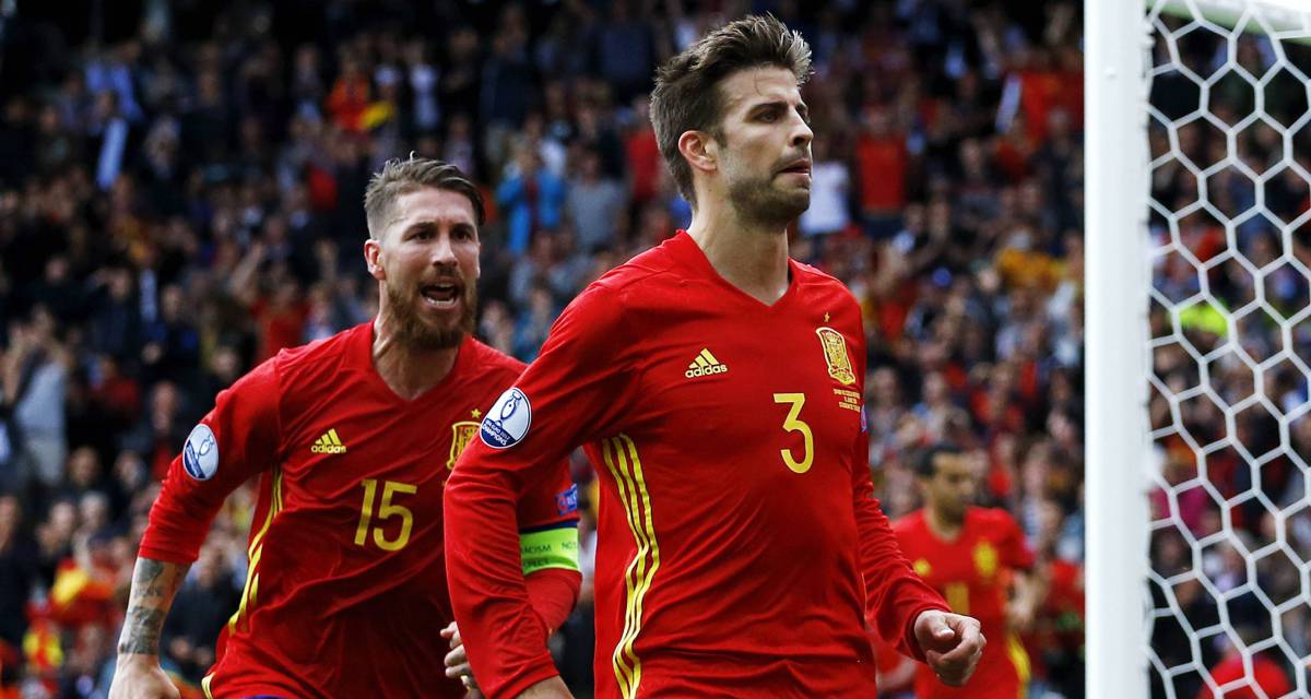 10 imágenes del partido de hoy de Piqué 'comentadas' por Cervantes