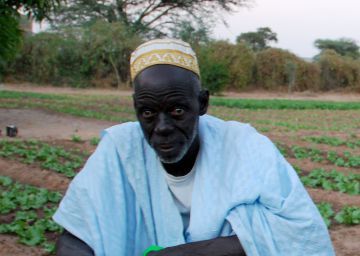 El agua llegó a la casa de Usman Ndiaye en el año 94, fue de los pocos varones que decidió quedarse en su pueblo.