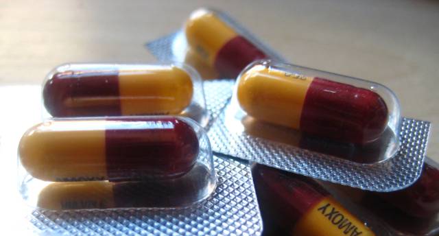 El abuso de antibi&oacute;ticos puede hacer resistentes a las bacterias.