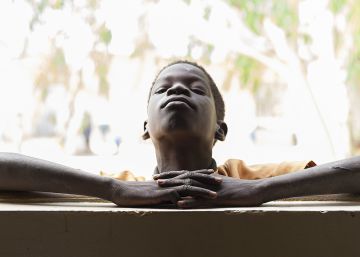 Paul, de 13 años, tiene un trastorno del desarrollo no especificado y ahora asiste a la escuela y está aprendiendo a relacionarse con los demás.