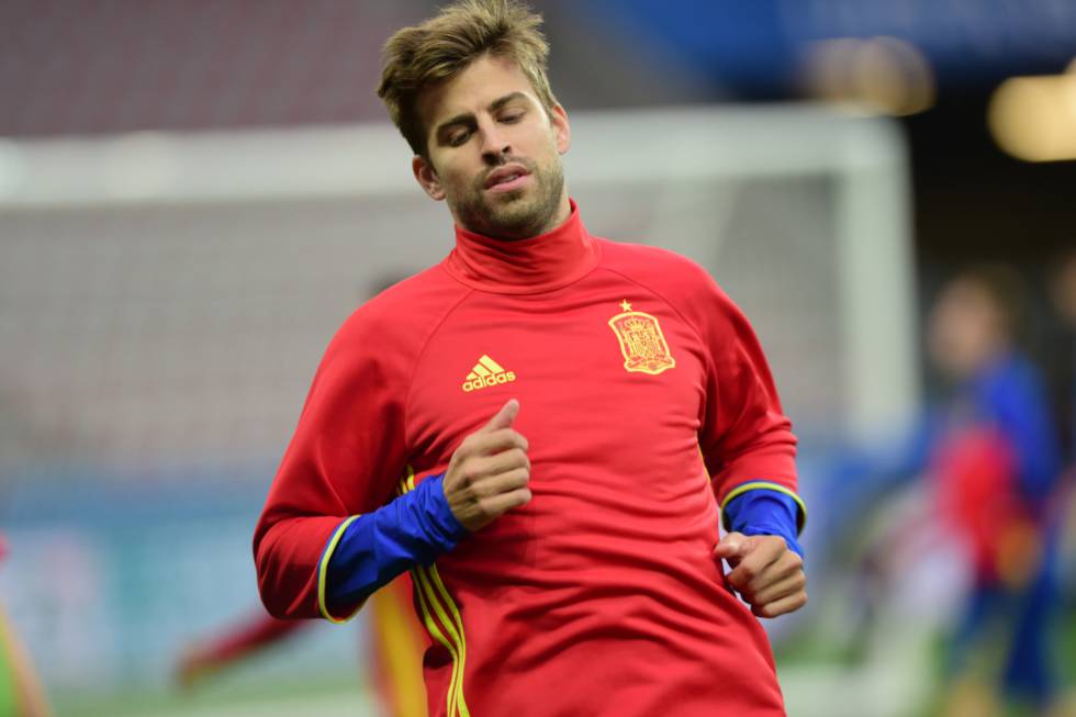 Gerard Piqué, durante un entrenamiento de la selección en Niza. Gerard Piqué, durante un entrenamiento de la selección en Niza.