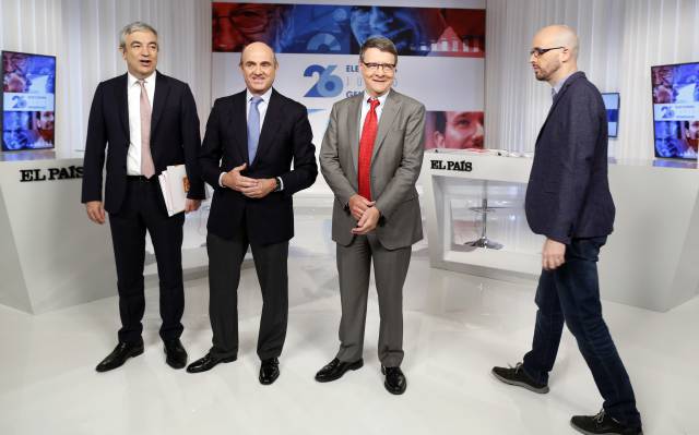 Los participantes en el debate econ&oacute;mico de EL PAIS