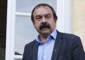 Martinez, l&iacute;der de la CGT, llega a su reuni&oacute;n con la ministra este viernes.