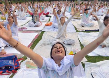 Sesión de yoga en Amritsar (India). 