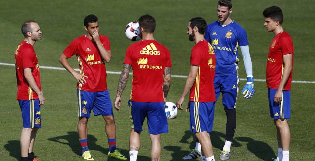 Entrenamiento de la selección española en Saint-Martin de Ré.