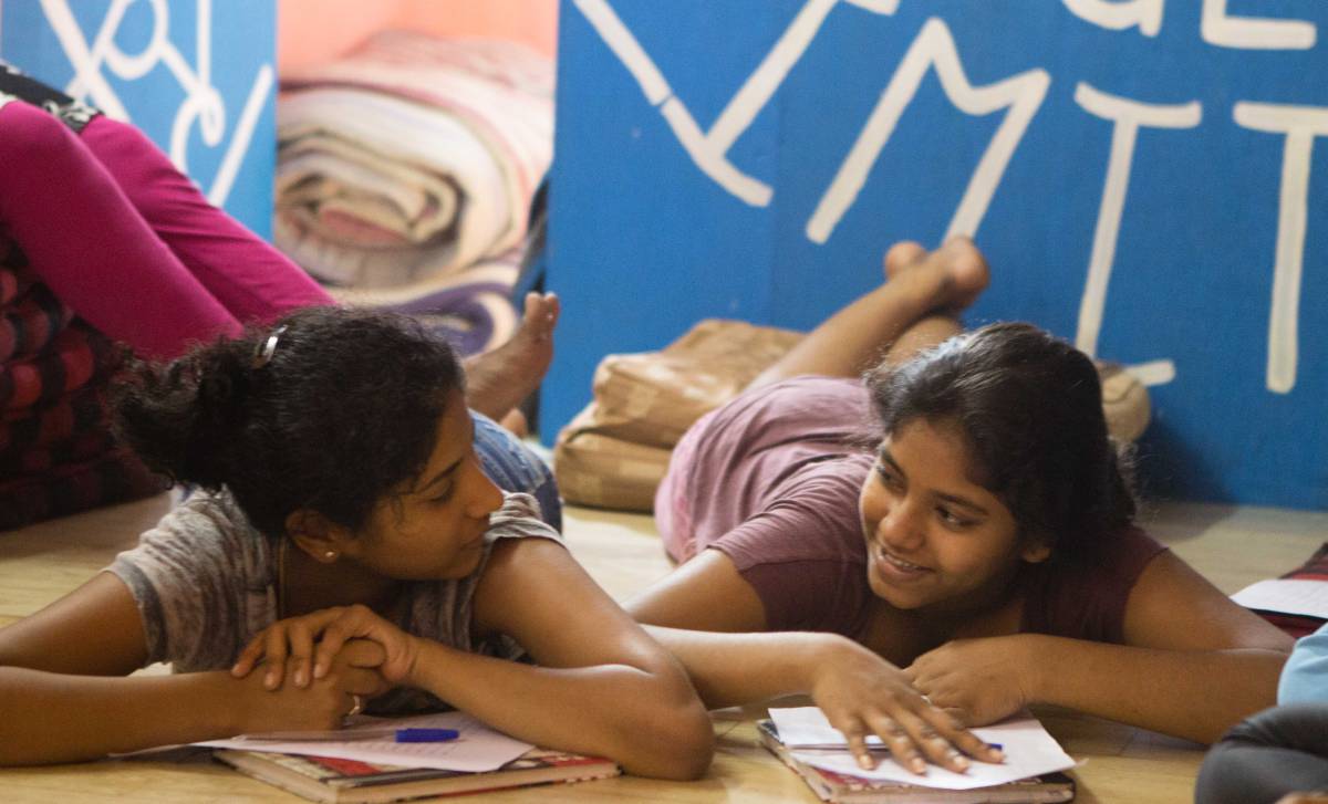 Asmita Katti y Shaddra K, de 18 y 16 años, participan en los talleres de Kranti.
