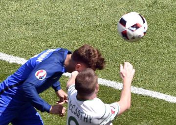 El cabezazo de Griezmann para marcar el primero.