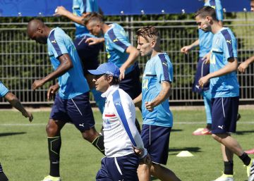 Antonio Conte durante un entrenamiento de Italia.