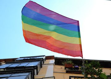Bandera del Orgullo Gay en Madrid. 