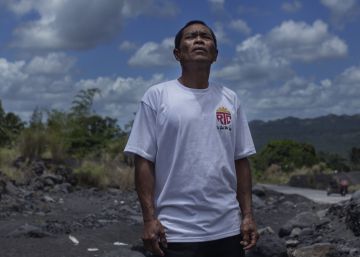 Manuel Lama visita el lugar donde viv&iacute;an hasta 2006, cuando el tif&oacute;n Durian arras&oacute; su casa y se llev&oacute; a su esposa.