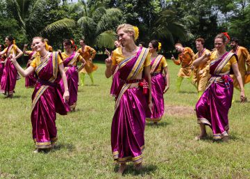 Coreografía realizada durante el rodaje de un corto contra el matrimonio infantil en Bangladesh.