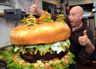 La hamburguesa de 86 kilos y otras locuras de la comida 'yanqui'