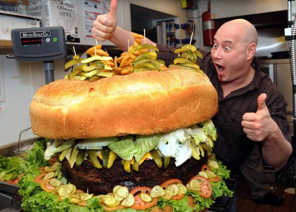 La hamburguesa de 86 kilos y otras locuras de la comida 'yanqui'