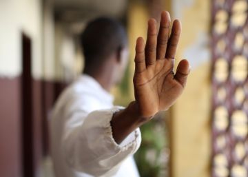 Retrato de un superviviente de &eacute;bola en Conakry, Guinea. 