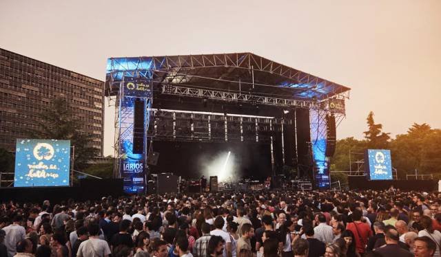 Atardec&iacute;a el s&aacute;bado en Las Noches del Bot&aacute;nico a la hora en la que WIlco ultimaba su salida al escenario. 