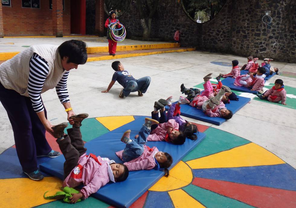 Niños en clase de estimulación en el Centro Comunitario de Desarrollo Infantil San José.