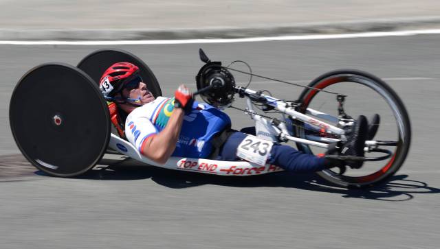 Un participante en el Mundial de Ciclismo Adaptado en la modalidad de handbike.