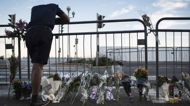 Flores en el Paseo de los Ingleses en Niza.