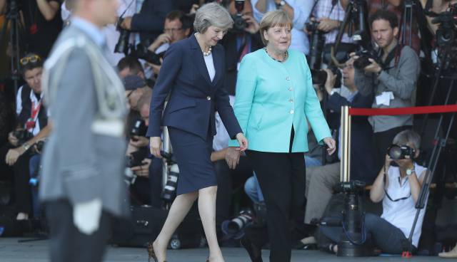 La Premier May y la Canciller Merkel durante la visita de la primera a Alemania