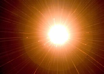 Destello de un impacto producido por el ca&ntilde;&oacute;n del centro Ames de la NASA