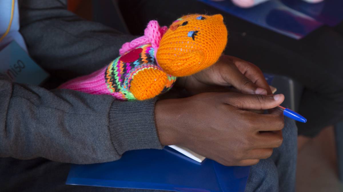 Un adolescente seropositivo participa en el Campamento Sizanani.