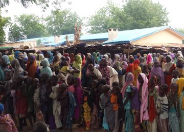 Entrada al campo de Bama, en Borno (Nigeria); donde la poblaci&oacute;n desplazada oscila entre las 10.000 y 12.000 personas.