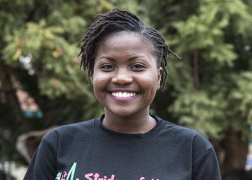 Tionge, activista contra el matrimonio infantil en Malawi.