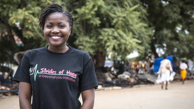 Tionge, activista contra el matrimonio infantil en Malawi.