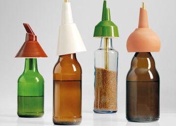 Botellas recicladas que las han convertido en aceiteras antigoteo y en azucareros dosificadores.
