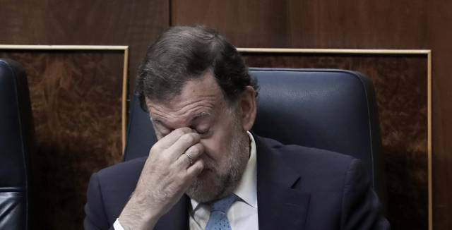 King begins talks with party leaders; little hope of government emerging