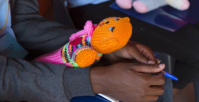 Un adolescente seropositivo en el campamento Sizanani.