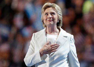 Hillary Clinton promete un “liderazgo firme” en un “momento decisivo”