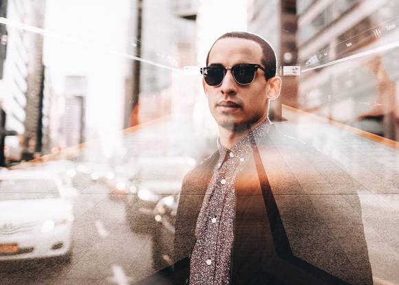 ¿Qué frases de canciones grabarías en tus gafas de sol?