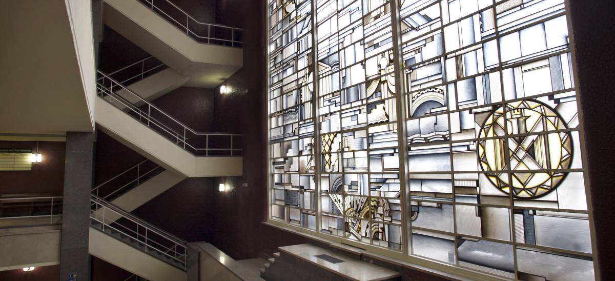 Vidriera Art Dec&oacute; de la Facultad de Filosof&iacute;a de la UCM.