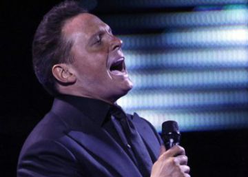 Luis Miguel en el Festival Vi&ntilde;a del Mar en 2015.