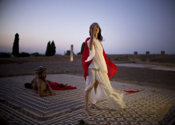 Espect&aacute;culo nocturno en It&aacute;lica, Sevilla.
