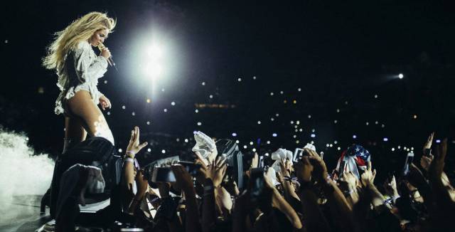 La cantante estadounidense, Beyonc&eacute;, durante su actuaci&oacute;n en el Estadio Ol&iacute;mpico de Barcelona