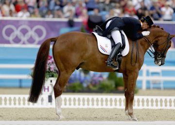 Pierde una medalla para salvar la vida de su caballo