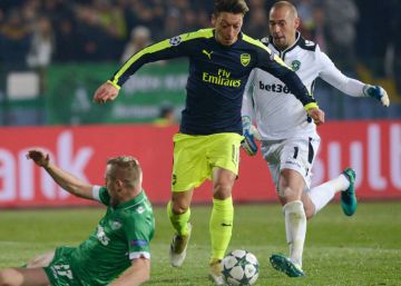 Salvajada de gol de Özil para la historia: rompió tres caderas