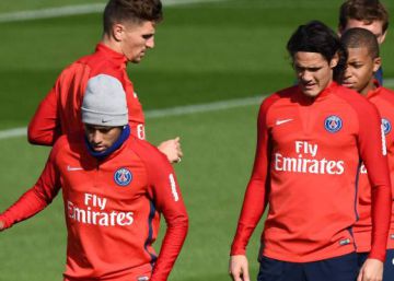 Neymar pide perdón al vestuario por la discusión con Cavani