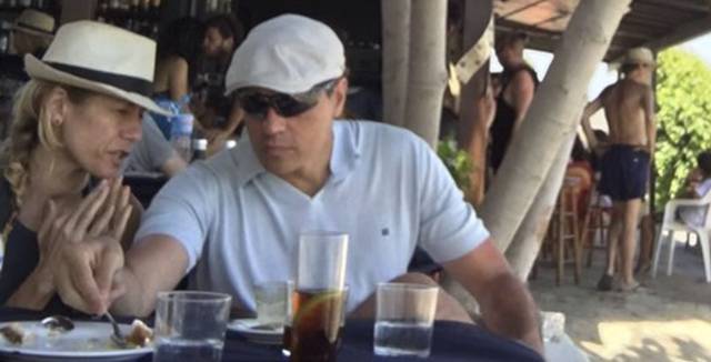 Sánchez con su mujer en Mojácar.