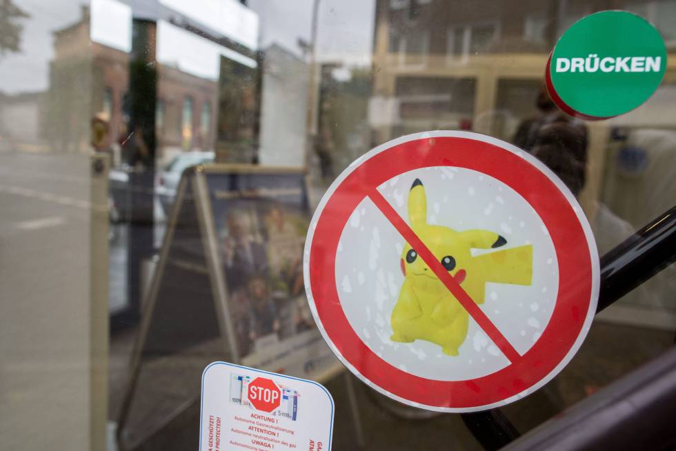 Aviso de prohibición de usar Pokemon Go en una sucursal del Volksbank Neuss. El banco dice haberlo hecho para proteger información y por discreción. Aviso de prohibición de usar Pokemon Go en una sucursal del Volksbank Neuss. El banco dice haberlo hecho para proteger información y por discreción.