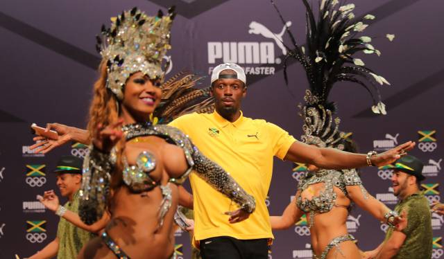 Bolt convierte su última rueda de prensa antes de la gloria en un sambódromo