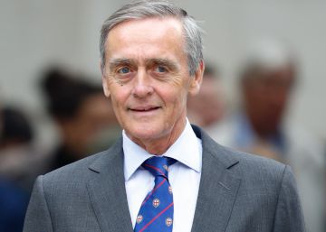 El duque de Westminster Gerald Grosvenor, asistiendo a la catedral de St Paul con motivo del 90 cumplea&ntilde;os de la reina Isabel II.