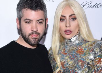 Brandon Maxwell y Lady Gaga, en los premios Sunset Tower Hote arrives en Los &Aacute;ngeles.rn 