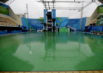 Los organizadores creen que las piscinas de Río se vuelven verdes porque las usan muchos atletas