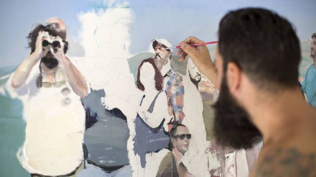 Anthony Stark trabajando en su obra, 'Los creadores: Retrato de familia'.